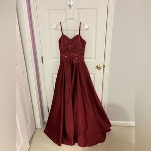 Blondie Nites Juniors' Sequinned-Detail Satin Ball Gown